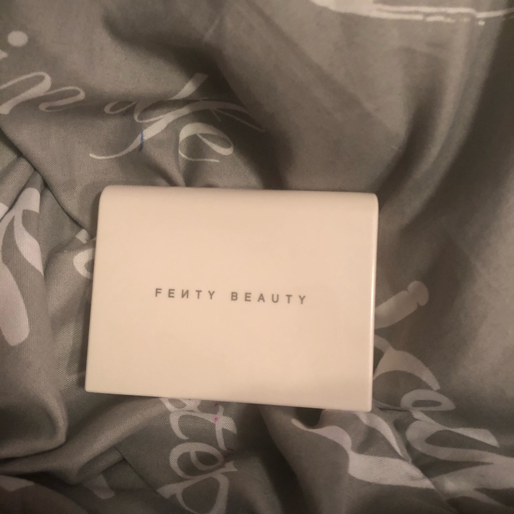 Fenty Beauty by Rihanna invisimatte
